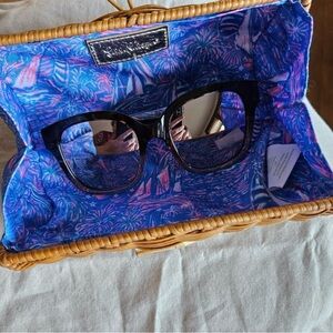 Lilly Pulitzer Polarized Mirror sunglasses with Lilly sailboat Clutch
